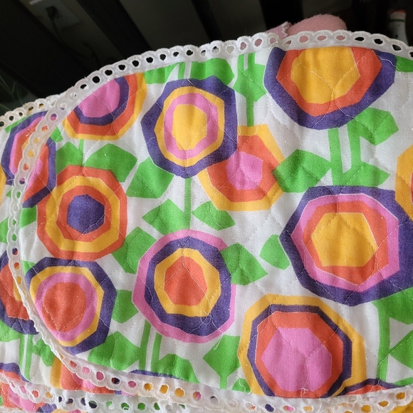 Table Linen - Picture 2 of 5